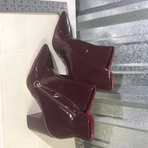 12M Nine West heeled booties